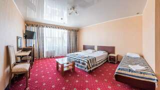 Гостиница Red Hotel Анапа Полулюкс «Семейный»-4